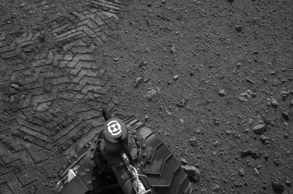 Mars Rover Curiosity Leaves Coded Tracks on First Test Drive